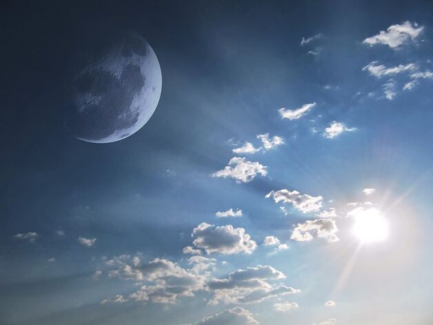 月亮和太阳的能量用于清洁护身符